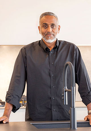 Salim Hoosain<br />
Director